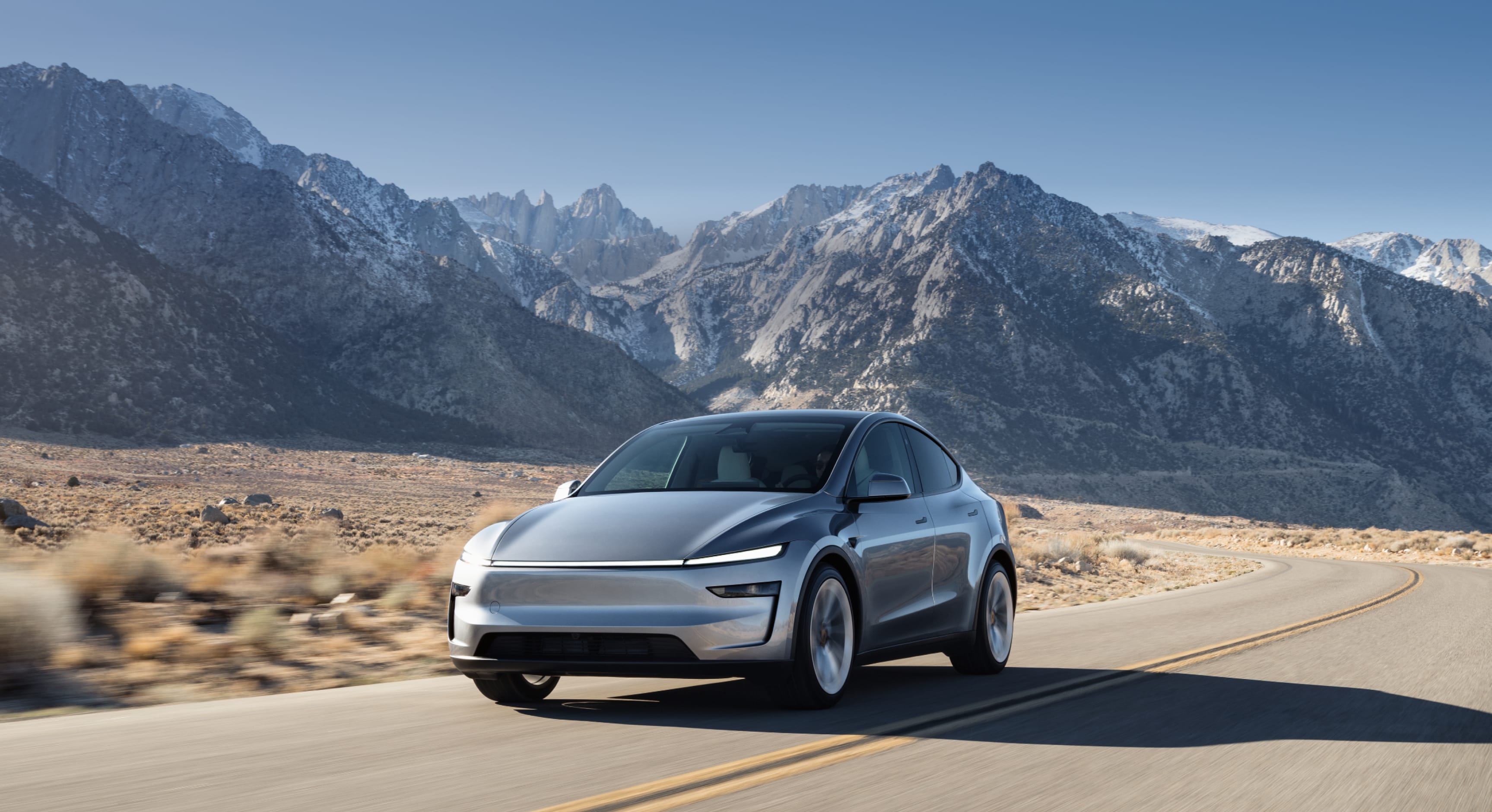 Tesla Model Y Facelift Elektro-SUV auf der Straße
