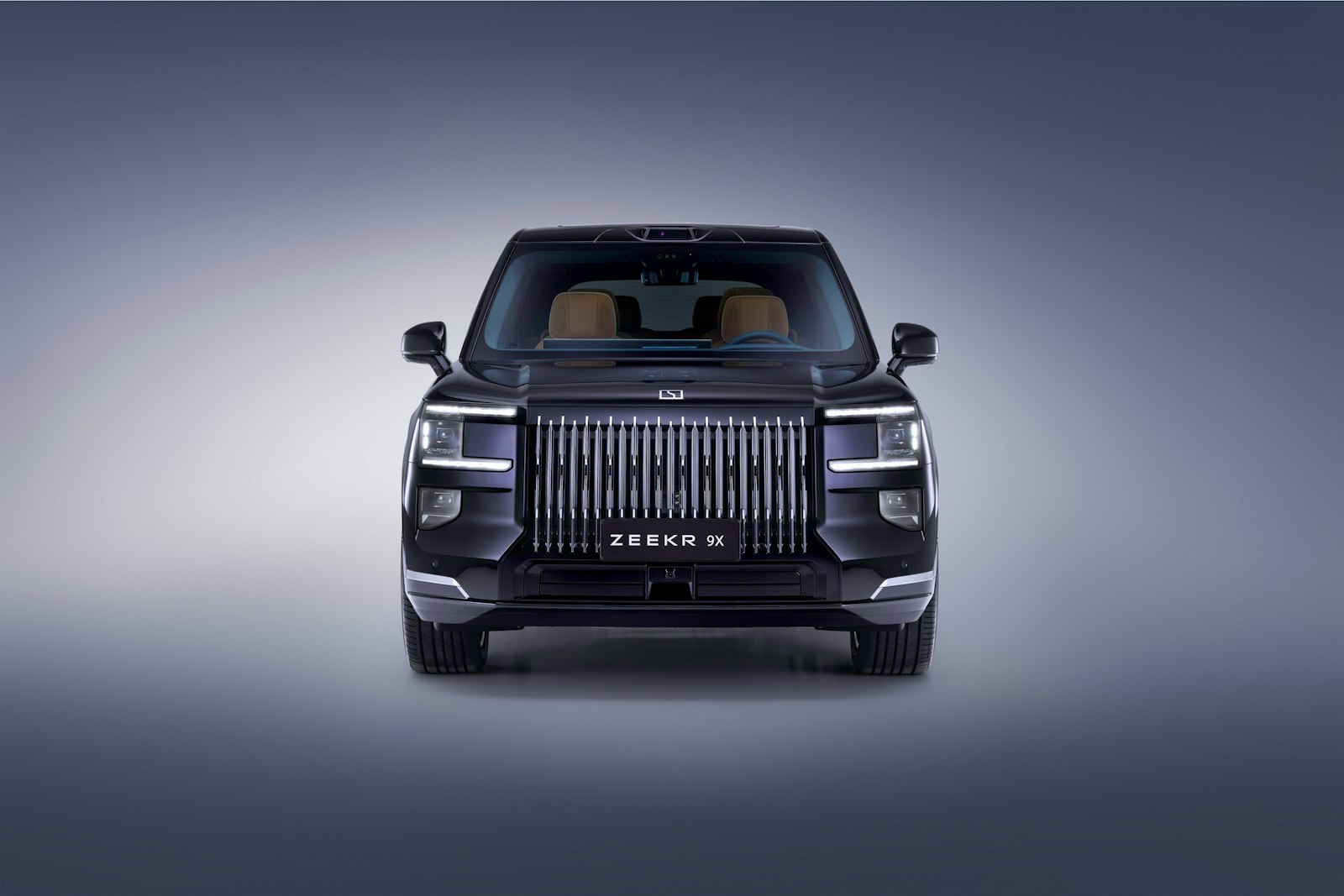 Zeekr 9X Front mit Kühlergrill und Scheinwerfern